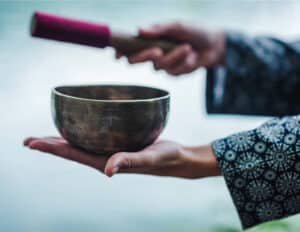 Ringing the gong - it's time to meditate!