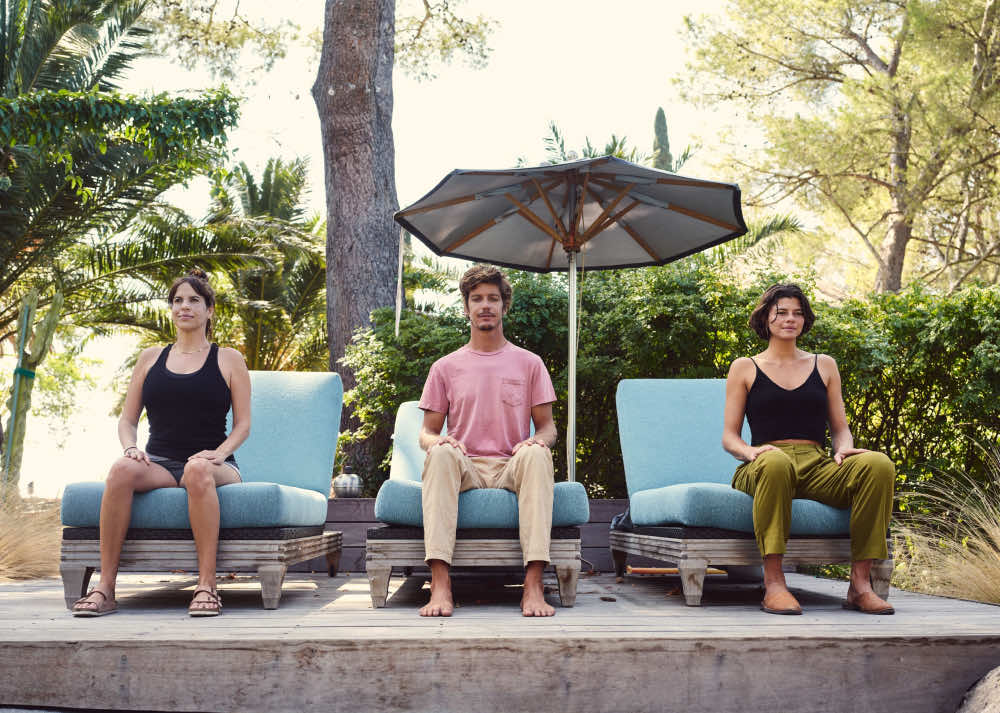 3 friends sitting by a pool meditating with their Mindworks free course